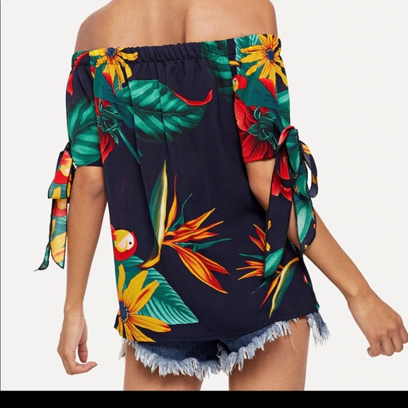 Cute off the shoulder summer top - Picture 3 of 4